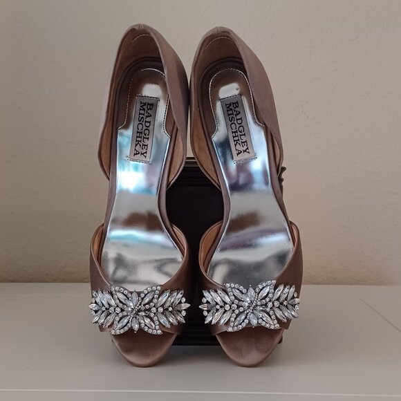 EUC Badgley Mischka Champagne/Taupe Satin Jeweled Open Toe Pumps 6.5 - Picture 5 of 12